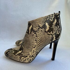 SJP Sarah Jessica Parker Booties 9 US New